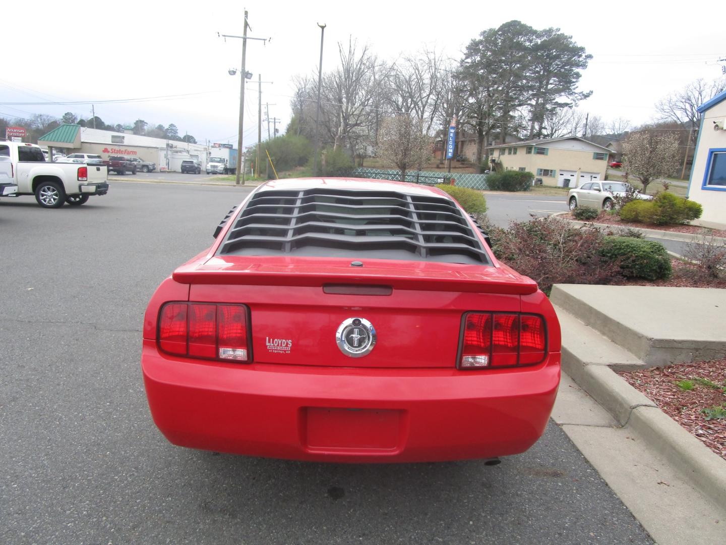 2008 RED Ford Mustang V6 Deluxe Coupe (1ZVHT80N085) with an 4.0L V6 SOHC 12V engine, located at 1814 Albert Pike Road, Hot Springs, AR, 71913, (501) 623-1717, 34.494228, -93.094070 - Photo#3